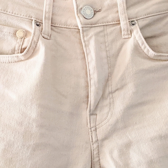 Cream Coloured Skinny Jeans. 5 Pocket. 25. Wardrobe Staple! Like New! HP! - Picture 7 of 16